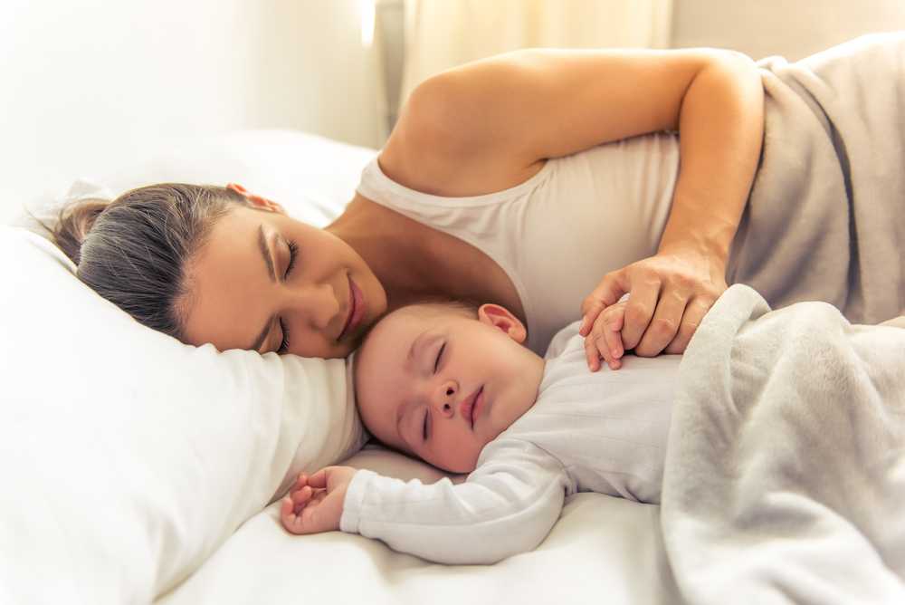 Jak uspat miminko po kojení?