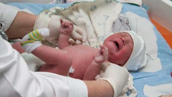 Vyšetření novorozence po porodu