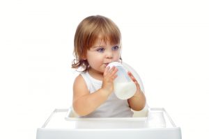 Pití umělého mléka u dětí starších jednoho roku