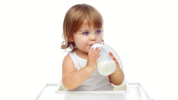Pití umělého mléka u dětí starších jednoho roku